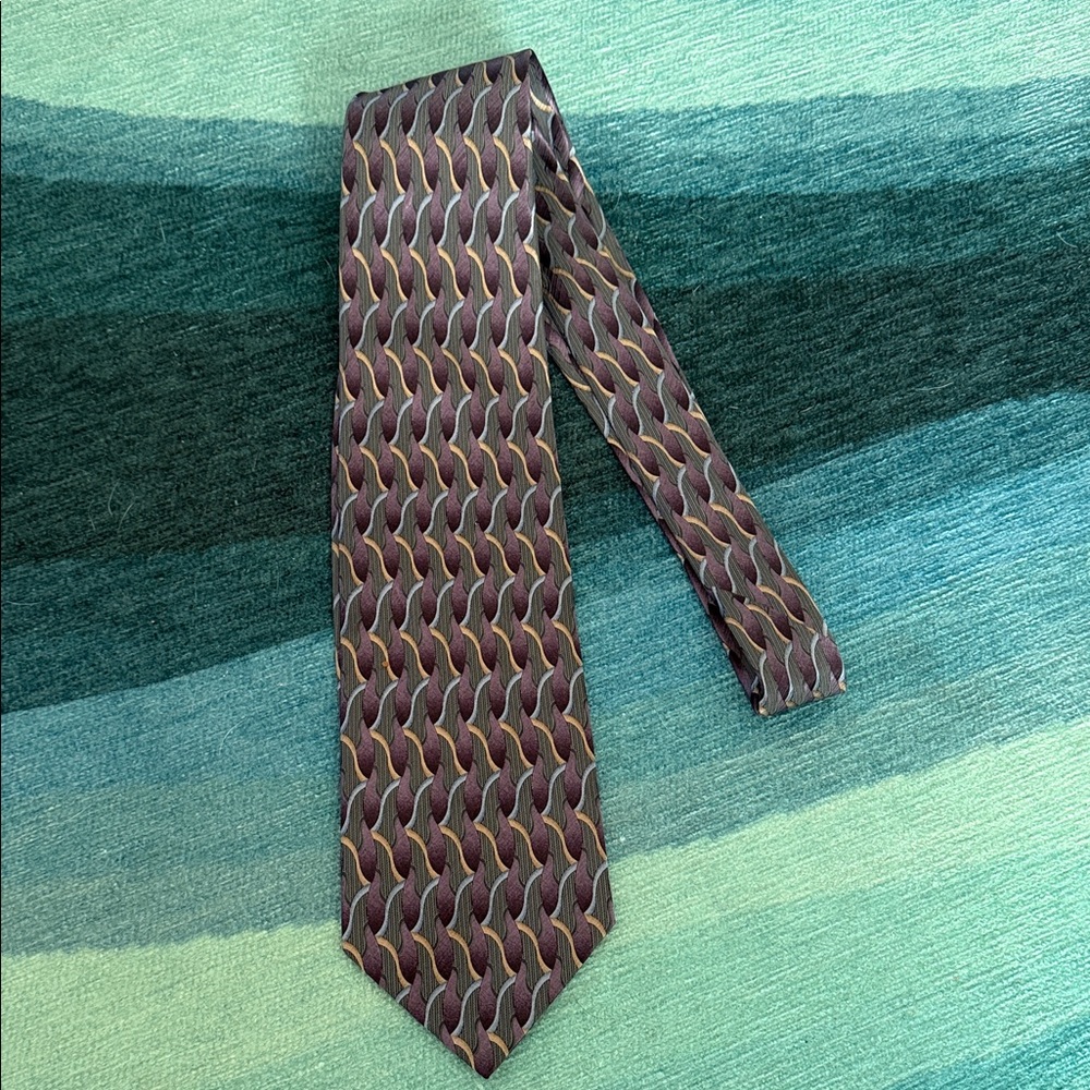 Geoffrey Beene Purple and Gold Men's Tie